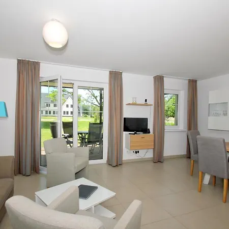 Strandnahe Fewo: Beachside Retreat With Terrace And Access Lobbe